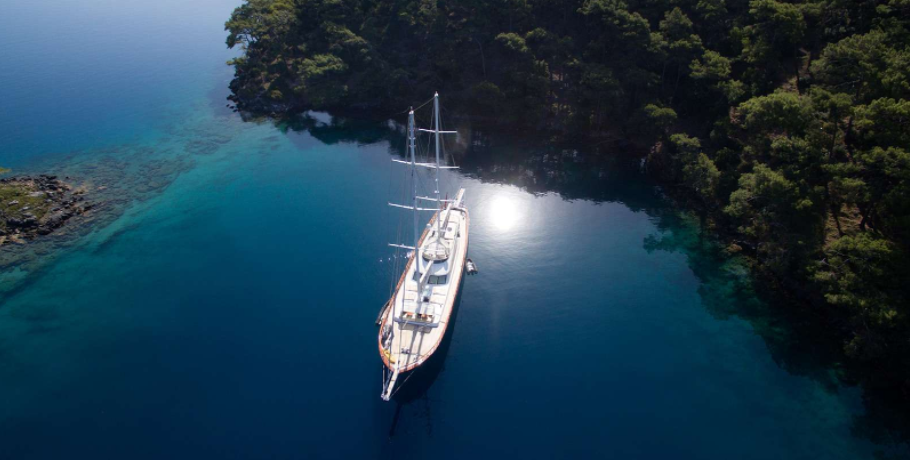 Sailing yacht Alessandro on the water in Turkey